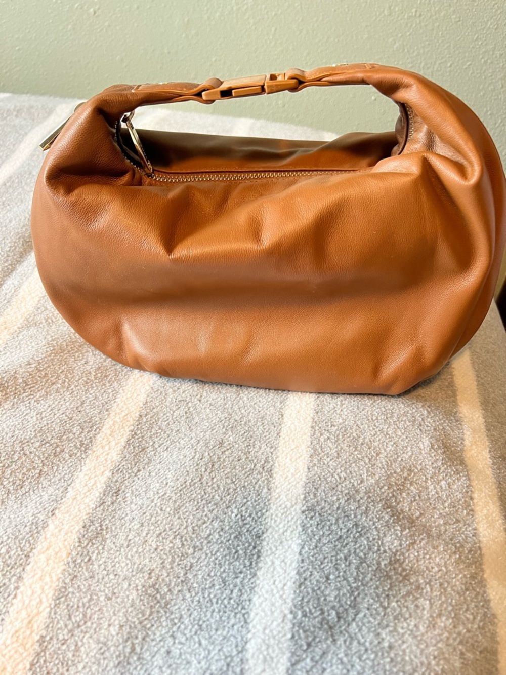 Lo and Sons Aoyama Leather Crescent Crossbody Bag-congnac exterior gold hardware - Picture 13 of 15